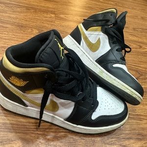 Jordan Youth Size 3.5, white/black/gold